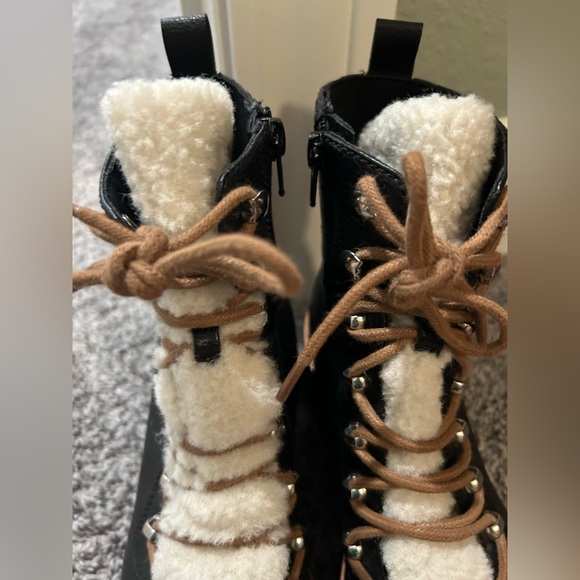 Indigo rd. Womens black boots with shearling detail size 8.5 - Picture 2 of 7